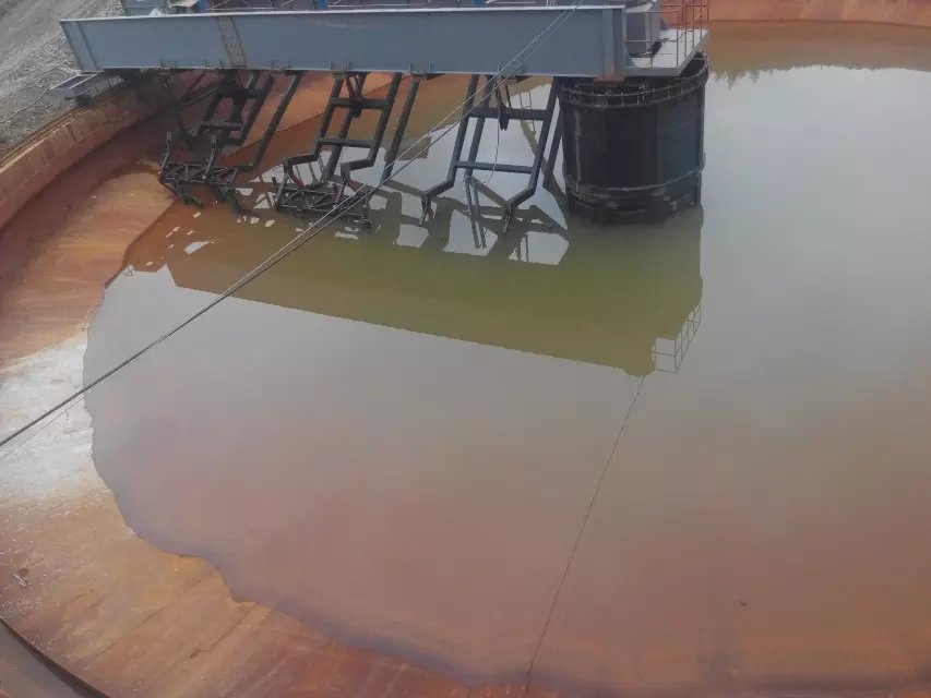 高效周邊液壓驅(qū)動(dòng)液壓分段提耙濃縮機(jī)